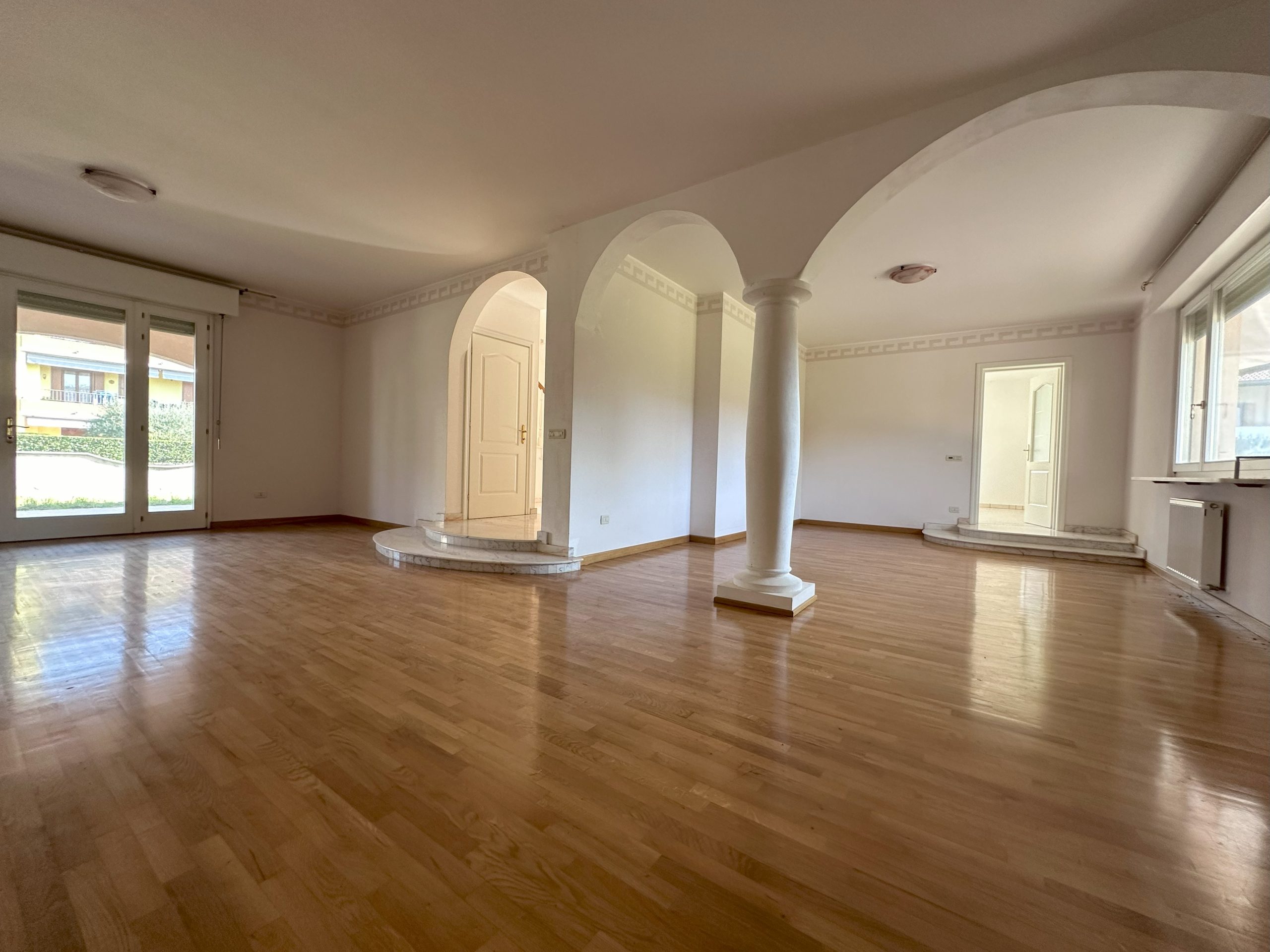 Lussuosa Villa in Zona Residenziale Lussuosa Villa in Zona Residenziale
