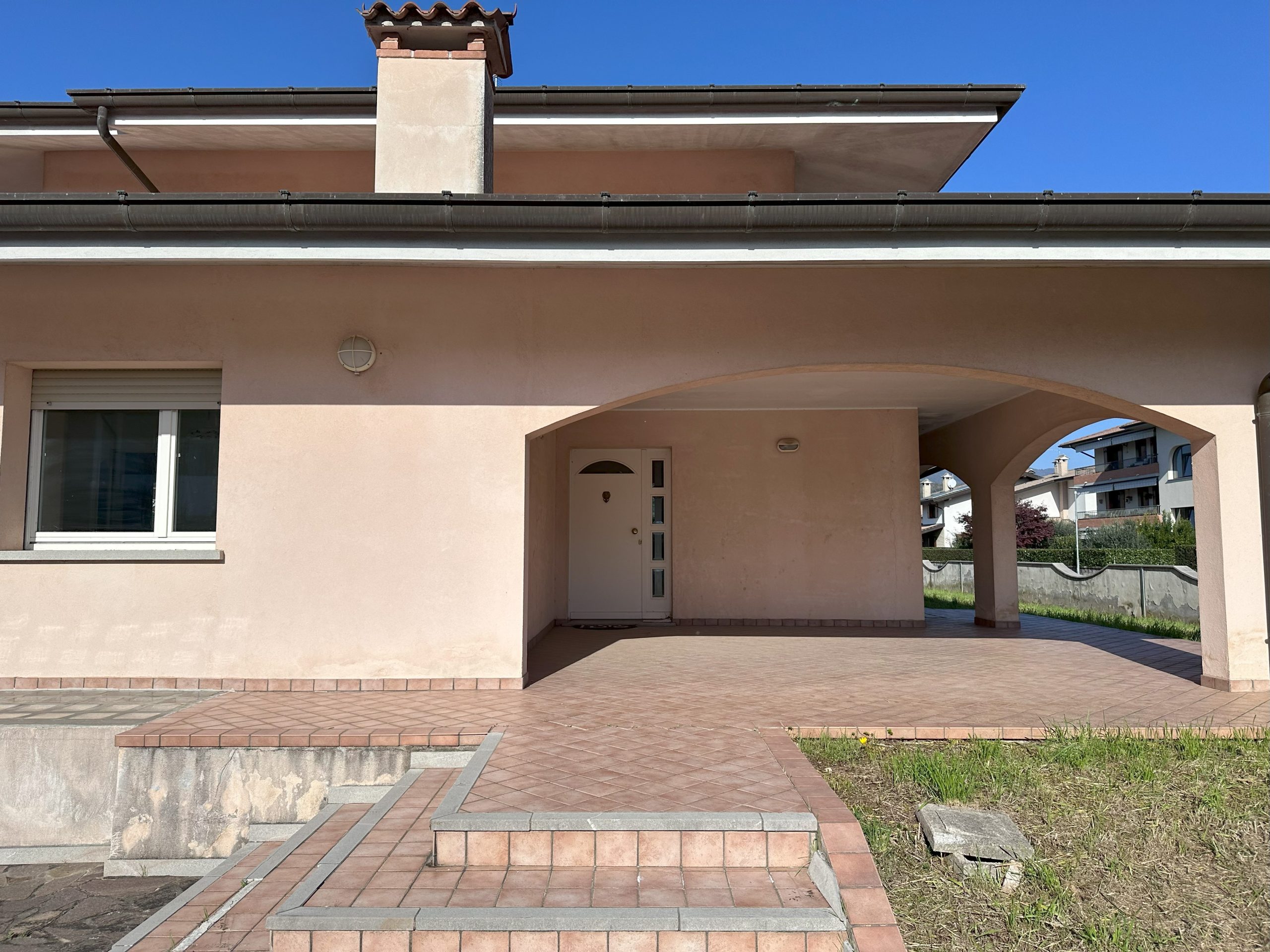 Lussuosa Villa in Zona Residenziale Lussuosa Villa in Zona Residenziale