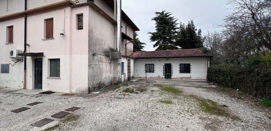 Intero Stabile Residenziale Commerciale