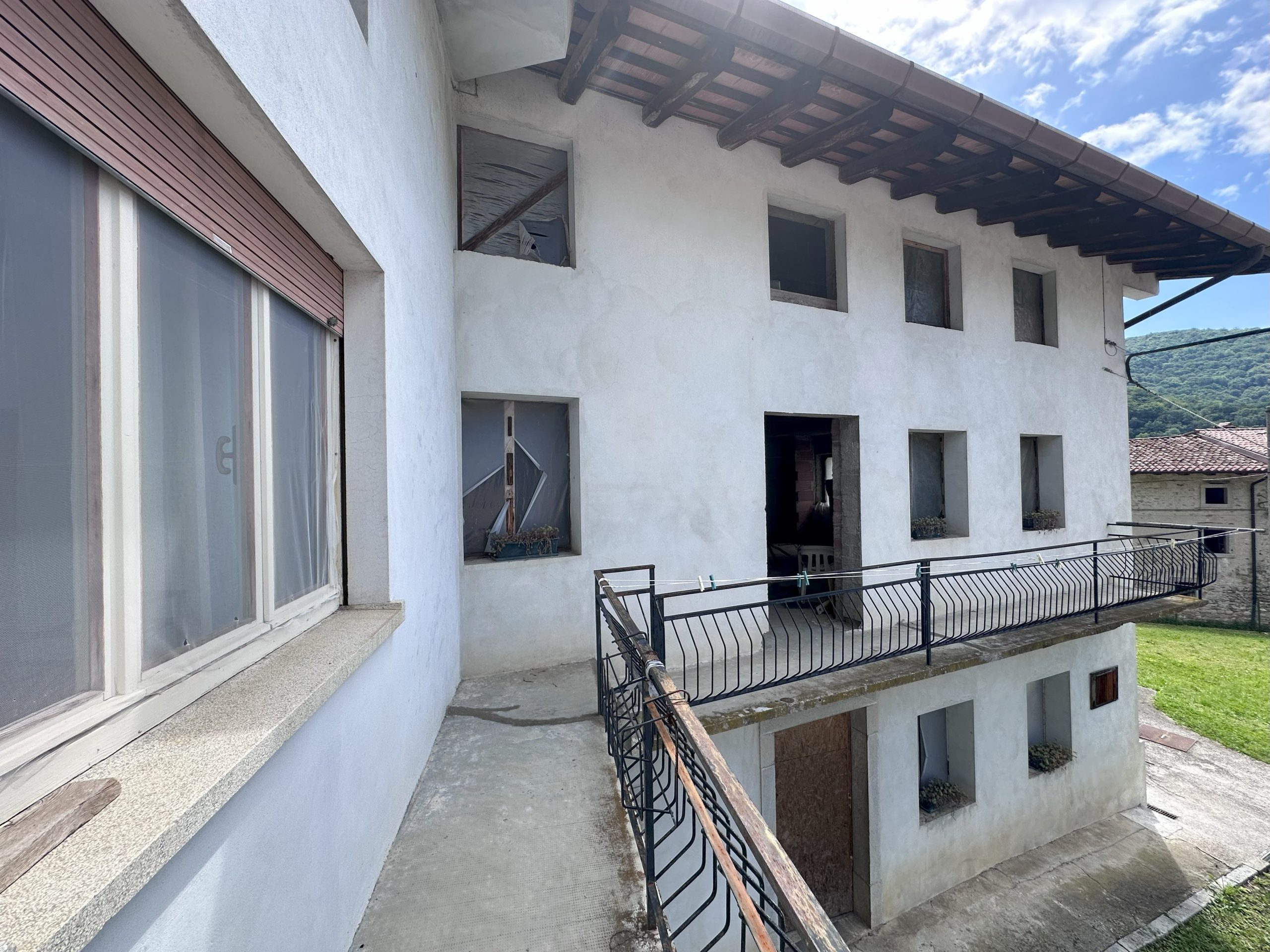 Ampia Casa Con Giardino Ampia Casa Con Giardino