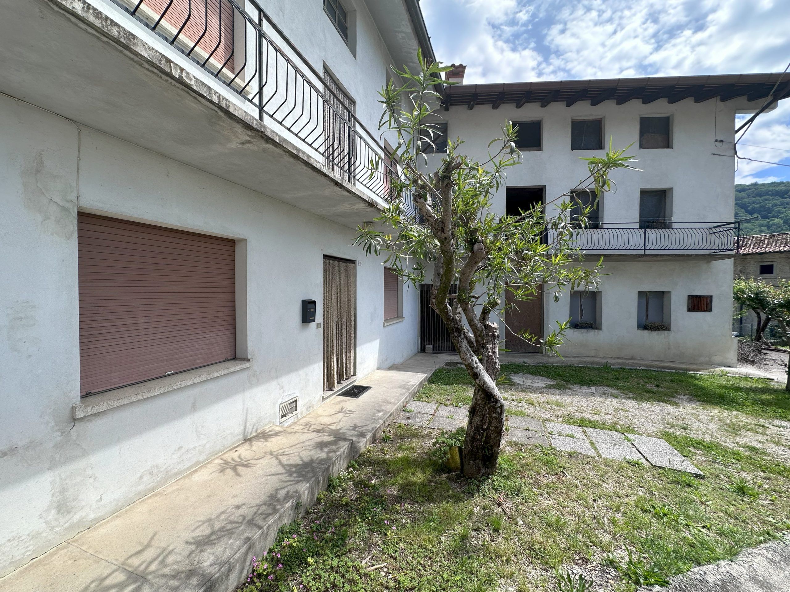 Ampia Casa Con Giardino Ampia Casa Con Giardino