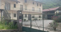 Casa Con Ampia Corte