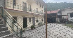 Casa Con Ampia Corte