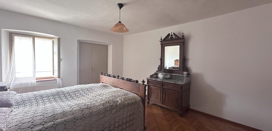 Casa Con Ampia Corte