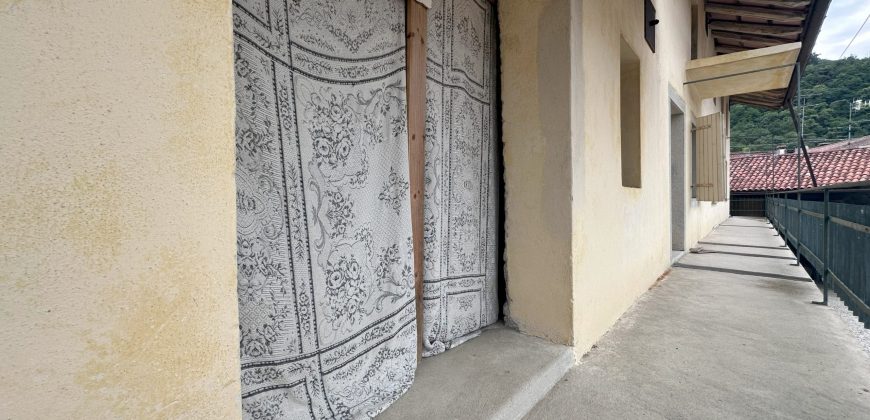 Casa Con Ampia Corte