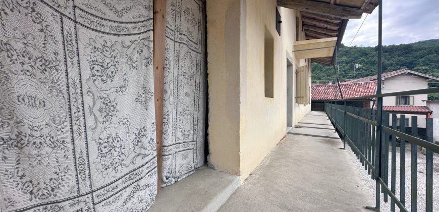 Casa Con Ampia Corte