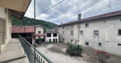 Casa Con Ampia Corte