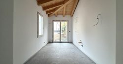 Appartamento Multilivello con Giardino