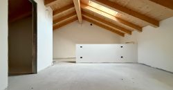 Appartamento Multilivello con Giardino