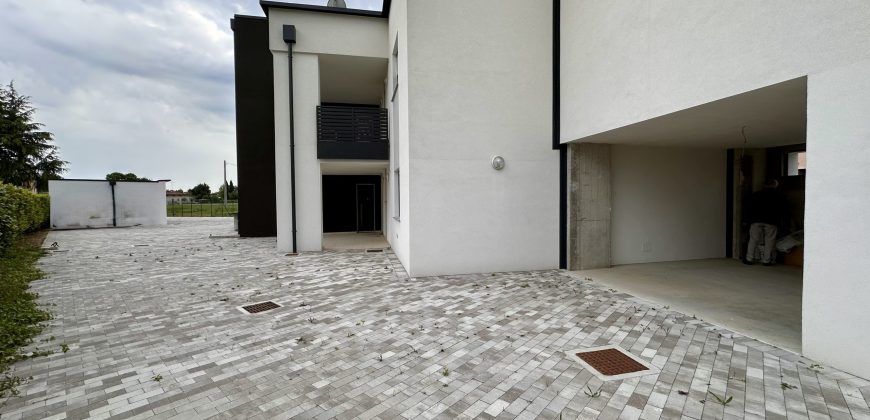 Tricamere con Giardino