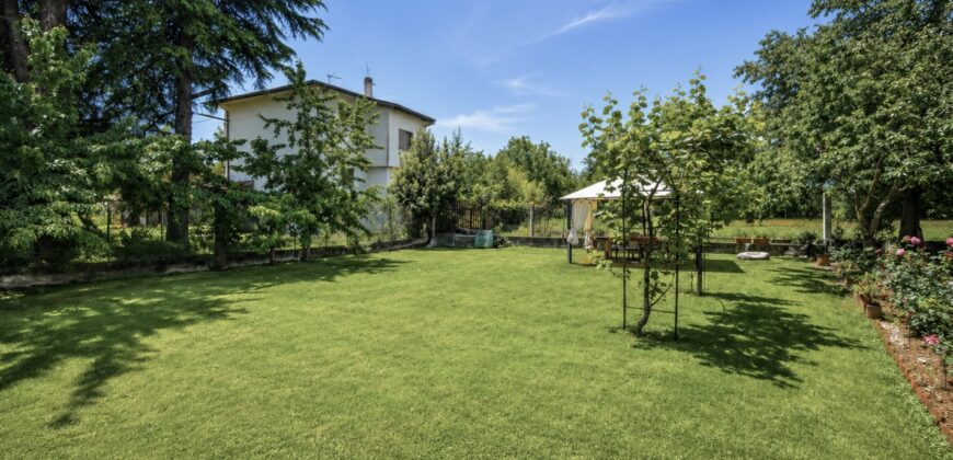 Villa unifamiliare con giardino