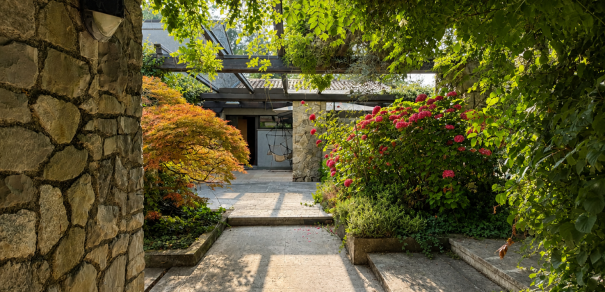Prestigiosa Villa Con Parco Piantumato