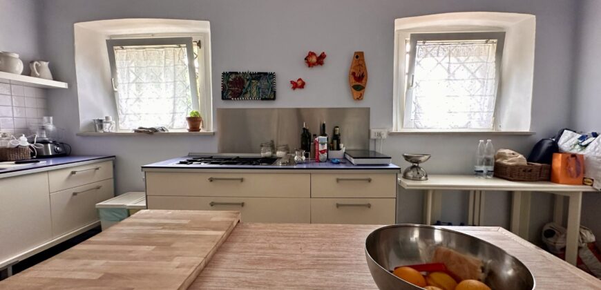 Ampia Casa Storica Con Giardino