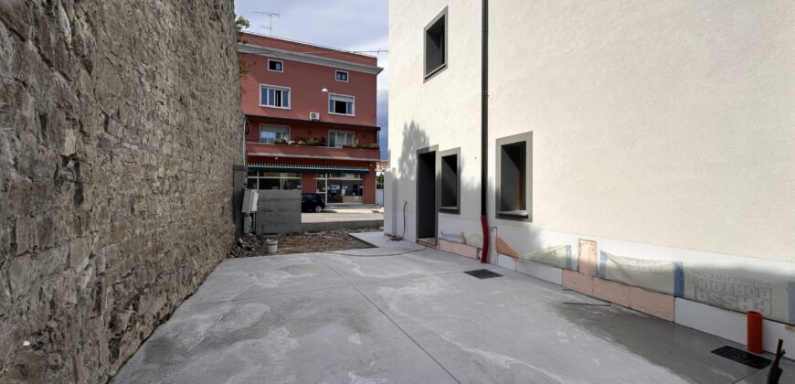 Nuovo Bicamere Con Giardino