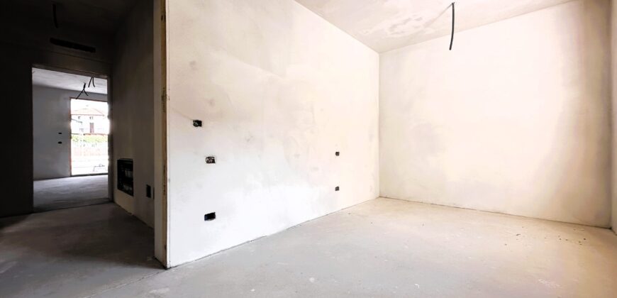 Nuovo Bicamere Con Giardino
