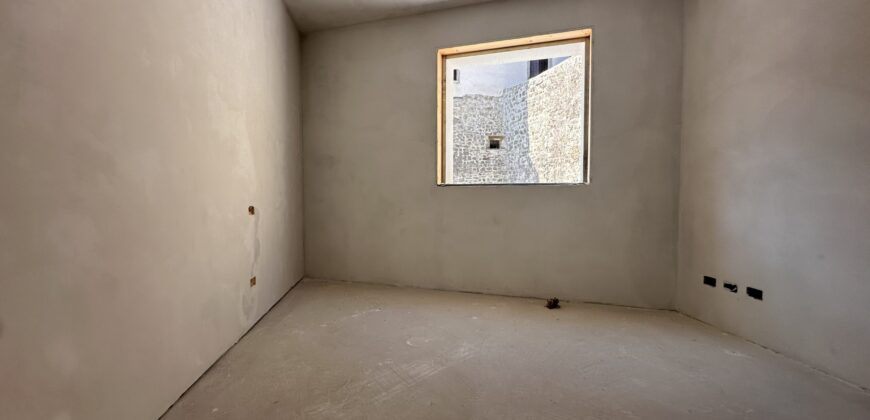 Nuovo Bicamere Con Giardino