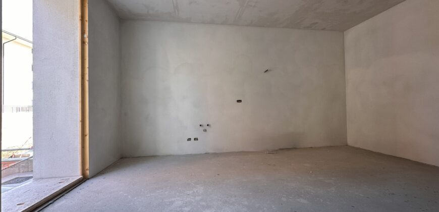 Nuovo Bicamere Con Giardino