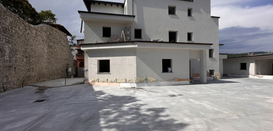 Nuovo Bicamere Con Giardino