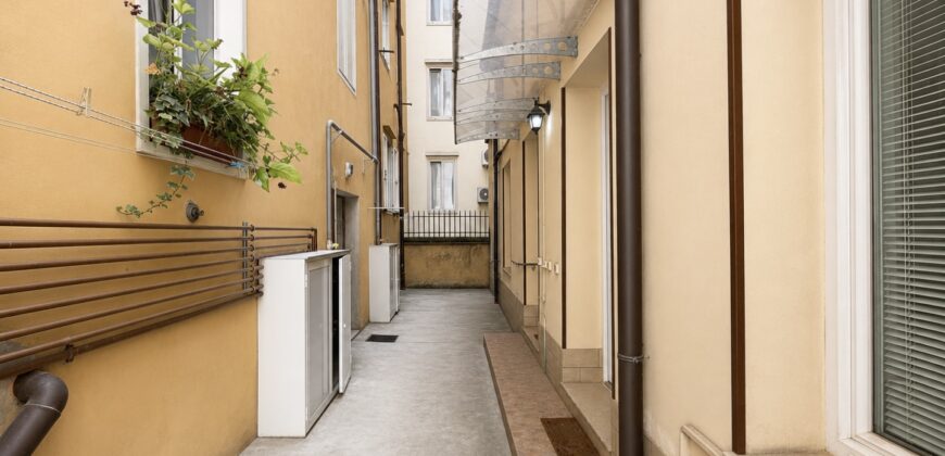 Casa Indipendente In Corte Condominiale