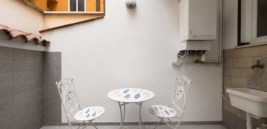 Casa Indipendente In Corte Condominiale