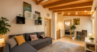 Casa Indipendente In Corte Condominiale