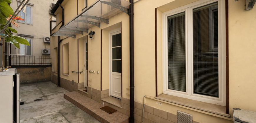 Casa Indipendente In Corte Condominiale
