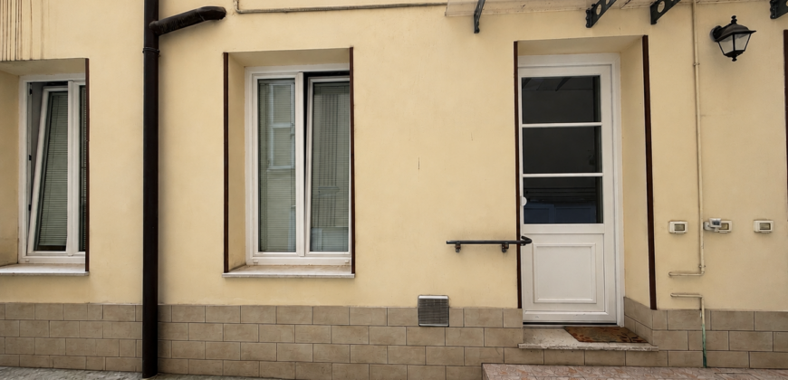 Casa Indipendente In Corte Condominiale