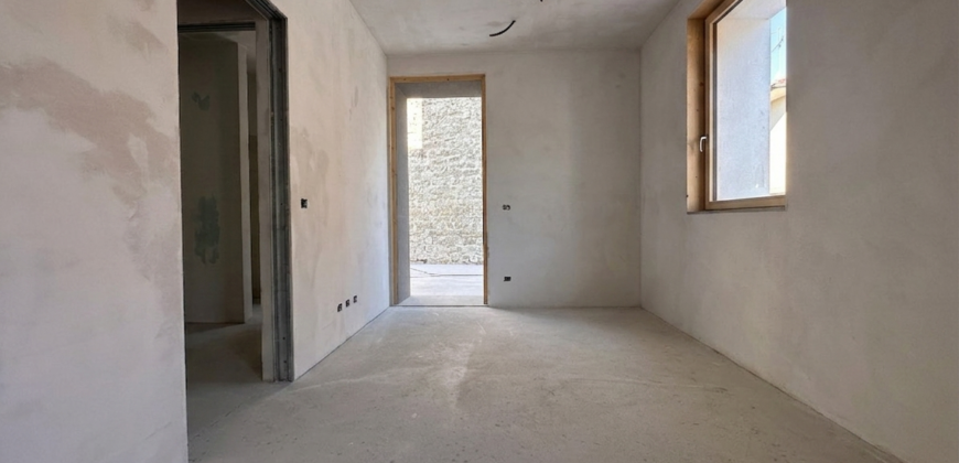 Nuovo Bicamere Con Giardino