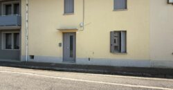 Casa Accostata Con Scoperto