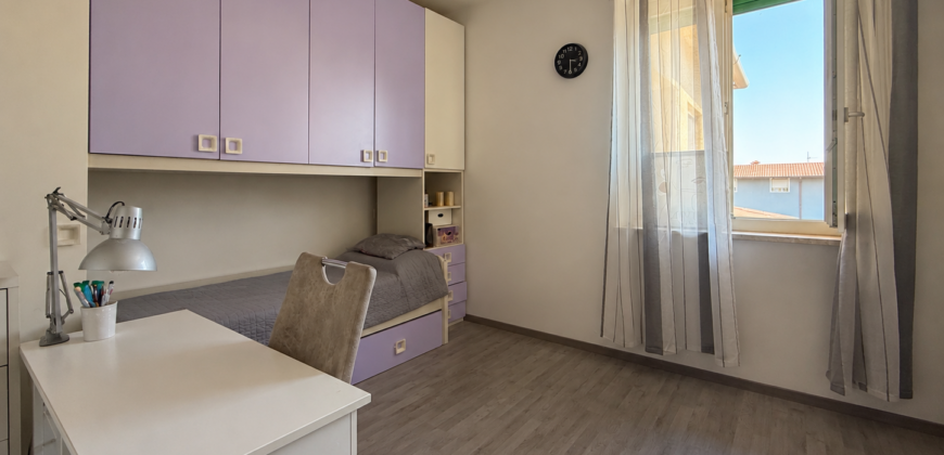 Casa Accostata Con Scoperto