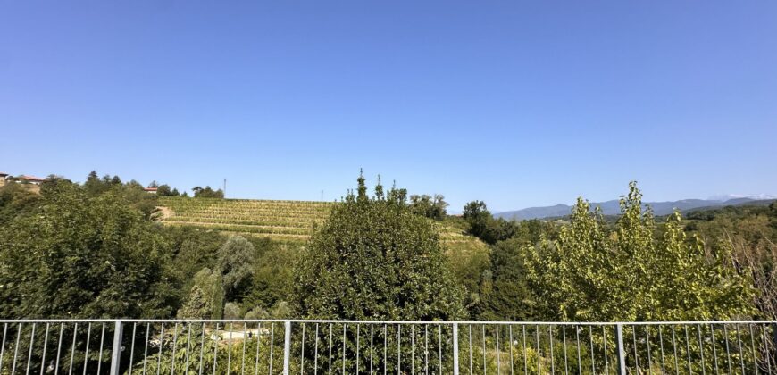 Proprietà In Collina