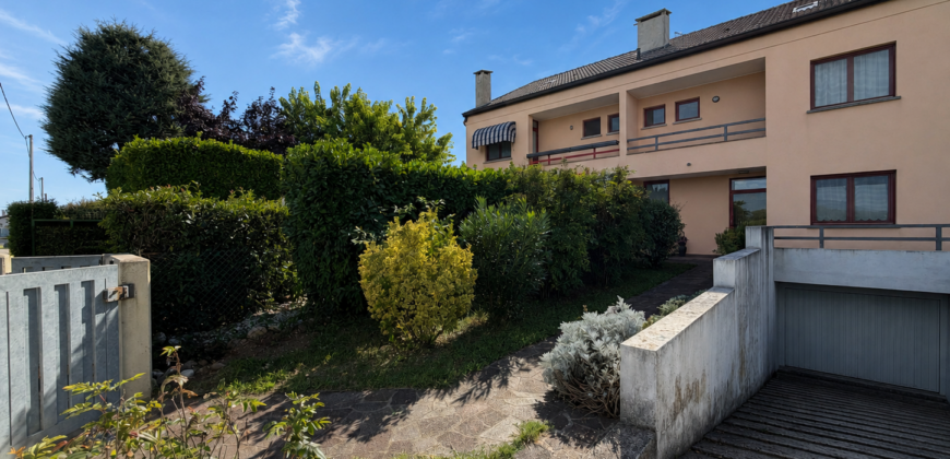 Villa In Bifamiliare A Pradamano