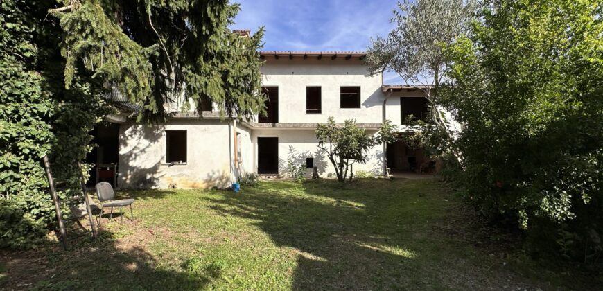 Ampia Casa Con Giardino