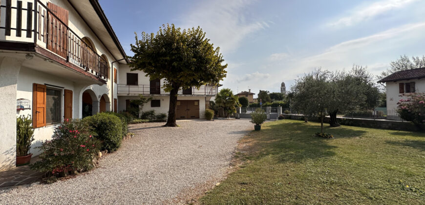 Villa Indipendente Con Parco e Autorimesse